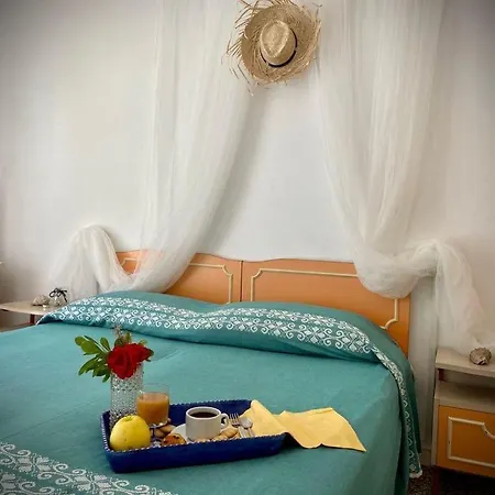 Room In Bb - Hotel Villa Alexandra - Beautiful And Welcoming Double Room