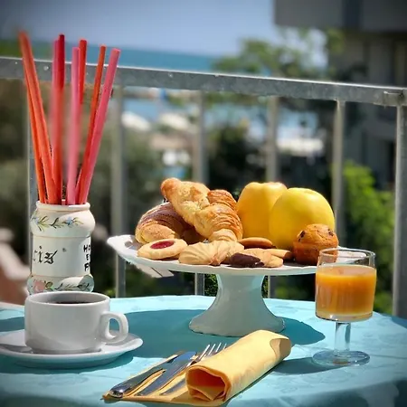 Room In Bb - Hotel Villa Alexandra - Beautiful And Welcoming Double Room San Mauro Mare